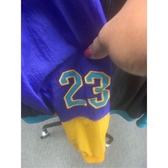 NWT Vintage Styling Jordan Windbreaker - Picture 5 of 11